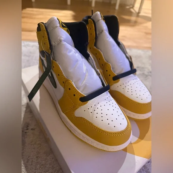 Air Jordan 1 Retro High OG GS “Yellow Ochre” 6.5Y / Women’s 8 – Brand New w/ Box - Picture 7 of 13